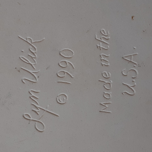 Holiday Bread Warmer 6.25" Celebrate Family Friends Artist Signed Lyn Ulick 1990 - Picture 4 of 5